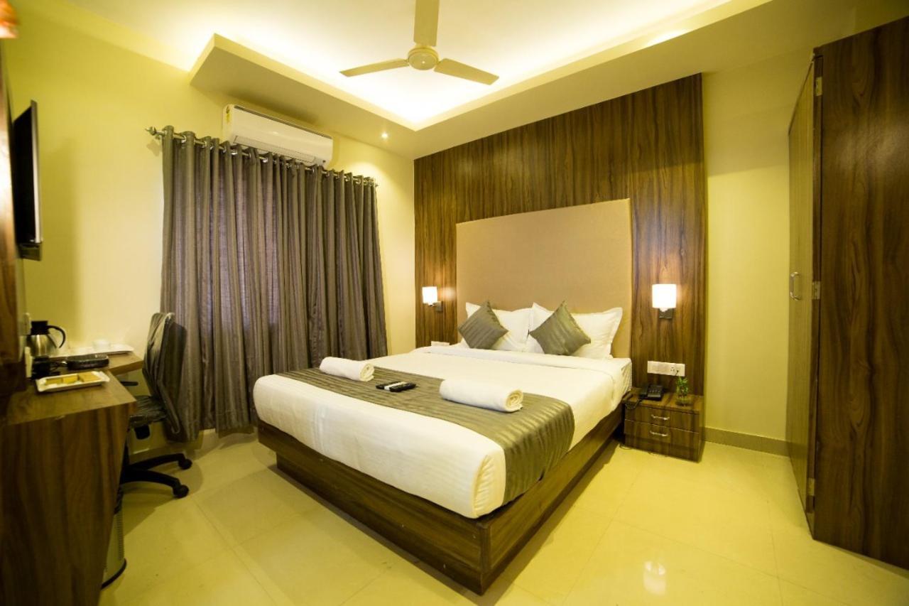 Hotel Plaza Heights Bengalúr Exteriér fotografie